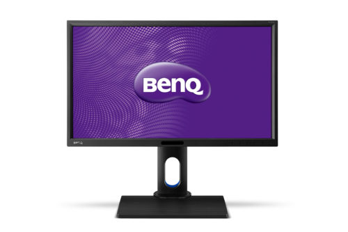 BenQ BL2420PL har en solid fot som kan justeres i høyden. Det er til og med mulig å sette skjermen på høykant.